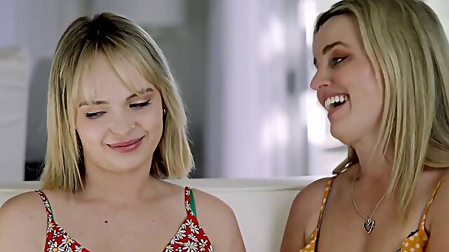 Lesbians crave for wet pussy