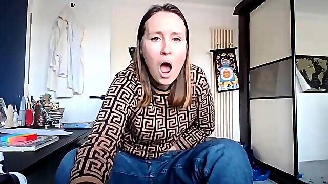 Amateur blonde milf nicole webcam fingers pussy and ass