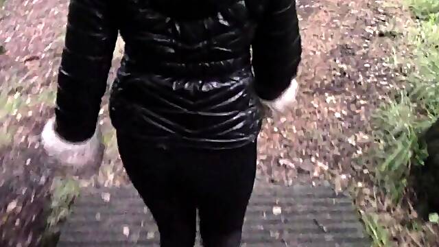 Latex ass plugging fetish with horny brunette