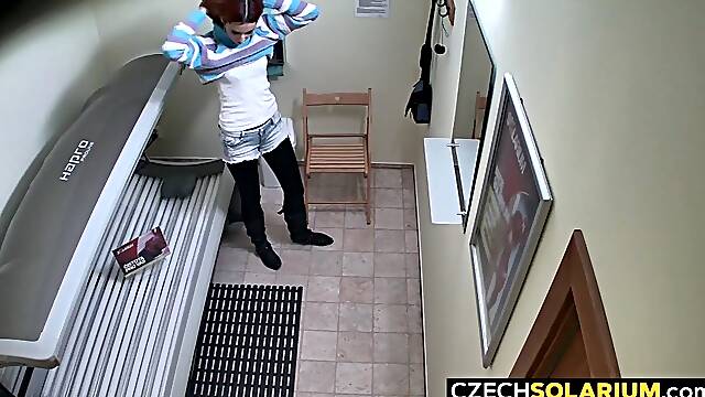 18 yo girl came to public solarium with hidden cams