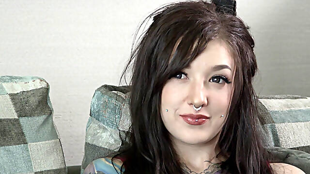 Tattooed Kelsi Lynn and her pussy eaten out