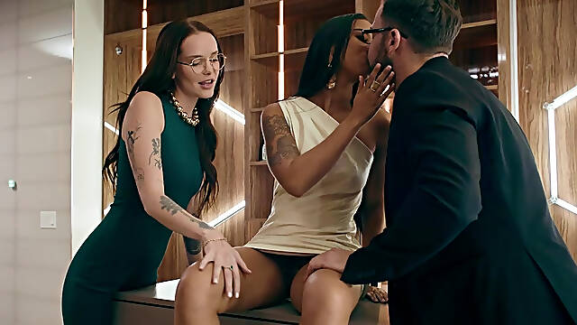 Hot sluts Ameena Green and Chloe Foxxe fuck with the boss