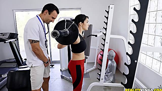 Wife rides cock during morning practice with personal trainer