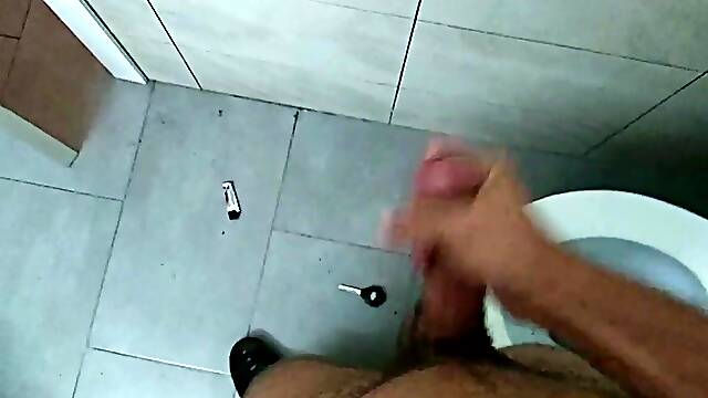 Aventura en los bańos públicos