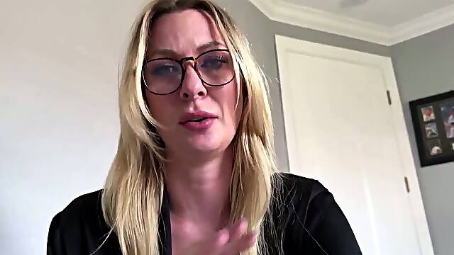 Girlfriends Mom Teaches Sex - Mom Comes First - Alex Adams