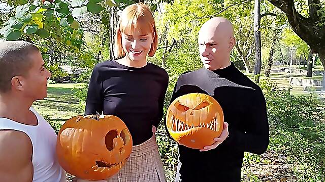 Blowjobs galore in this wild threesome