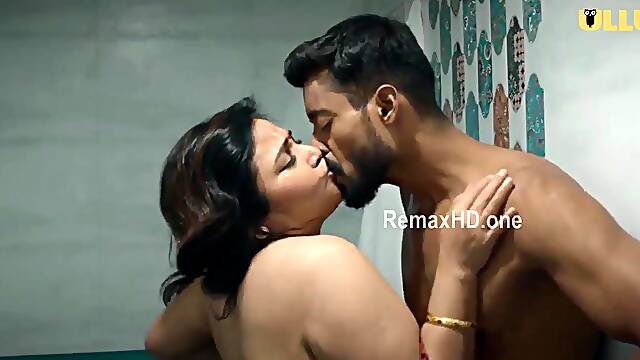 Alluring Indian MILF erotic thrilling video