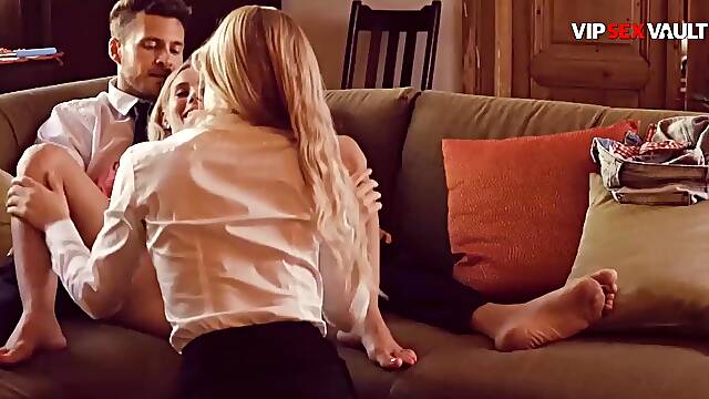 FFM Trio... This guy Bangs Her Doggy Whilst This babe Sits on Her Snatch Face