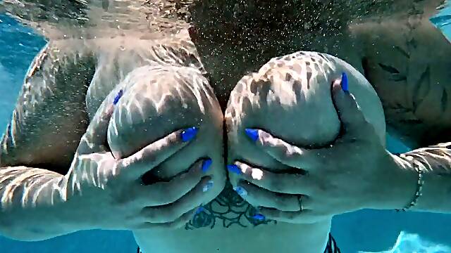 Cleo bosom - Underwater Bikini Huge Boobs expose - wiggling Floating