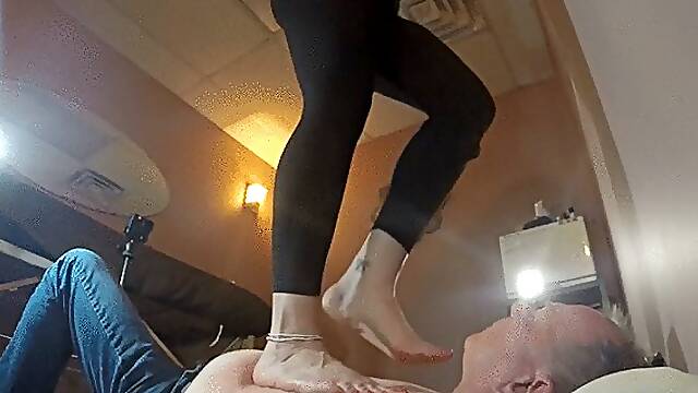 Erins Super Stomps With Her Awesome Size 12s
