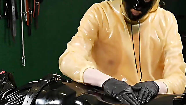 Horny Rubber girl needs a fuckmachine treatment